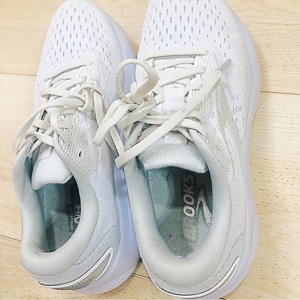 Brooks Ghost Womens White Running Shoes - Picture 6 of 8